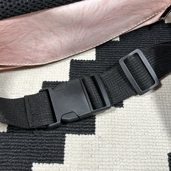 Funny, hairy beer belly, Fanny pack!! - Picture 6 of 9